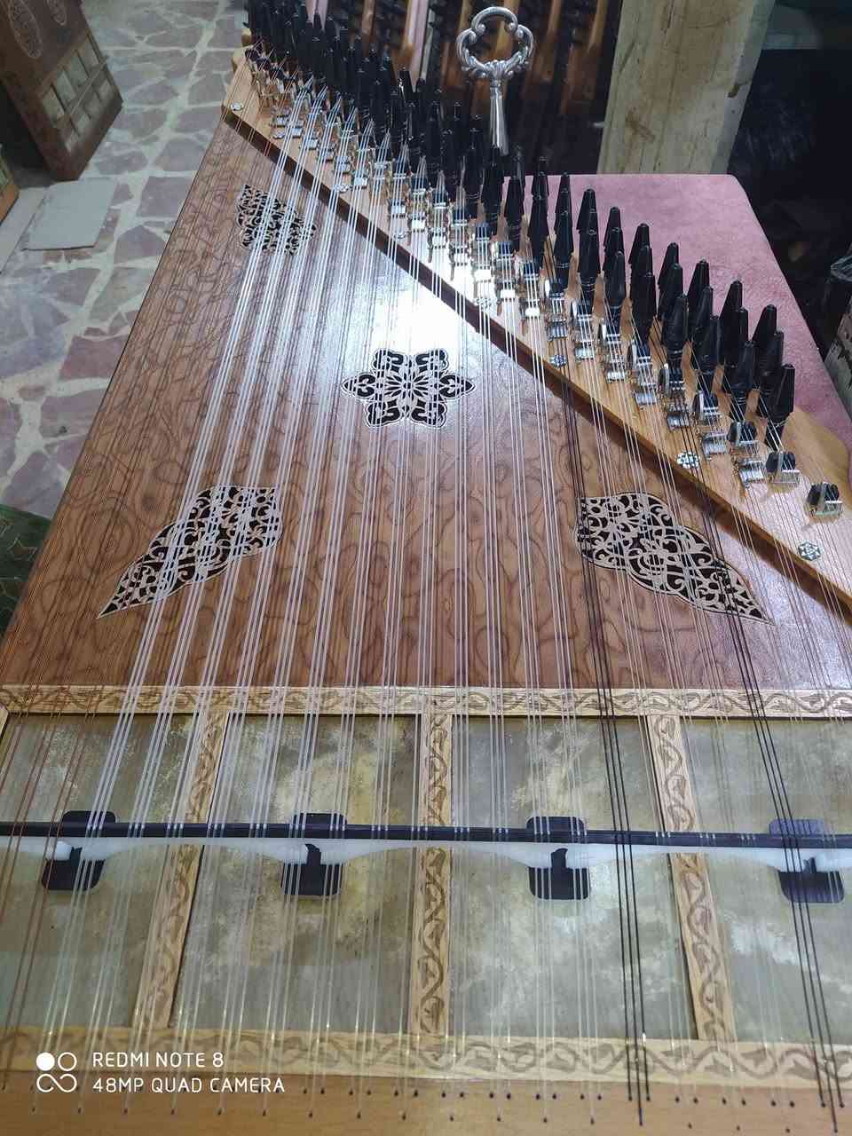 جديدنا 😍
وشكل جديد 🥰
قانون وجه وضهر معاكس ملبس قشر 🎼
أوتار ديبونت اميركي وفرنسي 🎶
عورب كروم وفرس عضم لأداء صوتي جميل 🎵
جلد ماعز طبيعي معالج 👍
(كفالة سنة كاملة من الانحناء) التقوس 
يوجد شحن لجميع المحافظات 
وأيضاً شحن لجميع انحاء العالم 
للتواصل عبر الواتس اب او المسنجر أو إتصال 
سوريا.حلب 00963954731255


**إذا كنت صاحب هذا الإعلان وتريد حذفه لأي سبب، رجاءا أرسل رسالة إلى الدعم الفني**