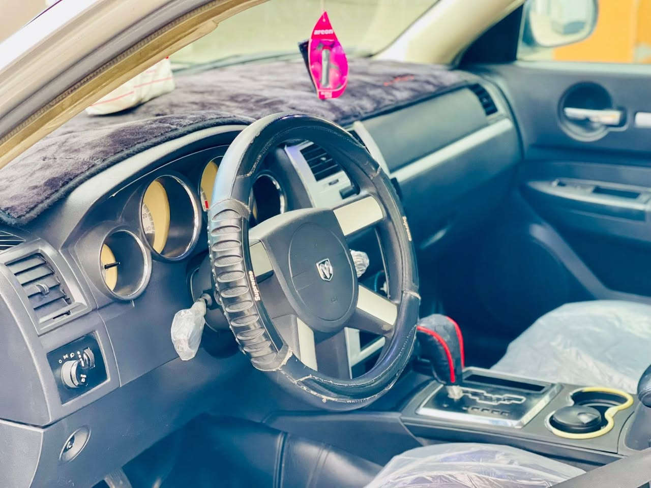 للبيع 
جارجر 2010 السعر مناسب113 مجال بسيط 
بدون دواخل 
محرك حجم 3500 اصل 
محرك كير تبريد طخم اكسل شرط 
سياره جديده ماشيه 148 الف حقيقي 
استخدام شخصي مامشتغله خط 
مواصفات 
كشنات كهرب 
شاشه كامره خلفيه 
تبريد قطعتين 
 
رقم نينوى دولي هزه جديده سنويه الى 2029 كابون بانزين بيها شرط التحويل 
مكان سياره موصل***********/***********  بيع مستعجل بيع مستعجل سونار مرفق مع الصور
