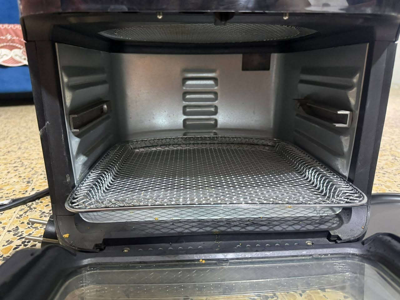 قلاية هوائية استعمال قليل اريدها ابيعها لان حجمها كبير
اخذتها ب95 واريدها ب55 
مكاني بغداد وتوصيل لكل مكان

هذا المنتج هو قلاية هوائية متعددة الوظائف من ماركة Silver Crest موديل LEE-6100. إليك التفاصيل:

🔹 المواصفات
 • النوع: قلاية هوائية + فرن (10 وظائف في جهاز واحد)
 • السعة: 12 لتر (مناسبة للعائلات)
 • القدرة الكهربائية: 2500 واط
 • التحكم: شاشة لمس رقمية


**إذا كنت صاحب هذا الإعلان وتريد حذفه لأي سبب، رجاءا أرسل رسالة إلى الدعم الفني**