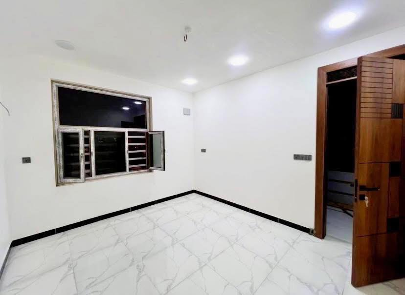 تحية طيبة
شقق زيرو للإيجار 

📍 الموقع: الكرادة خارج – قرب كنيسة مريم العذراء

متوفر

• غرفة وصالة

• غرفتين وصالة

✨ مواصفات البناية:

▪️ بناء حديث VIP

▪️ شقق زيرو (أول سكن)

▪️ مطابخ مجهزة بـ كاونترات

▪️ مصعد شغال 24 ساعة

▪️ مناسب (عوائل - موظفين - مغتربين)

📞 للاستفسار والحجز: مع صاحب البناية 

***********
