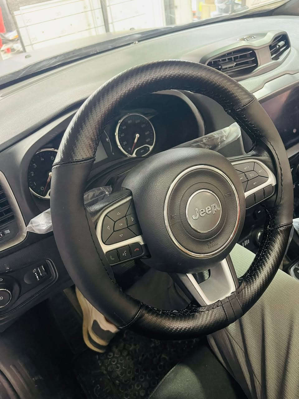 سلام عليكم ..!
ريكيند موديل 2023 رقم جديد كربلاء قبل 6 اشهر دخلت العراق ماشية 63 حقيقي بااسمي
مكينة تيربو 4*4
سيارة مكفولة من كلشي قطرة صبغ مابيها 
حادثها ربع دعامية بدون ايبارك 

مواصفاتها

✅بصمة
✅بانوراما على طول السقف 
✅تخم تاير قبل شهر شديته
✅هاند ابريك كهربائي 
✅فور ويل 
✅مانع انزلاق
✅تثبيت سرعة 
✅تدفئ كشنات 
✅تدفئ مقود ( استيرن )
✅شاشة كبيرة 
✅رادار امامي 

📞 الاتصال على الارقام 
***********
***********

السعر 158💵
