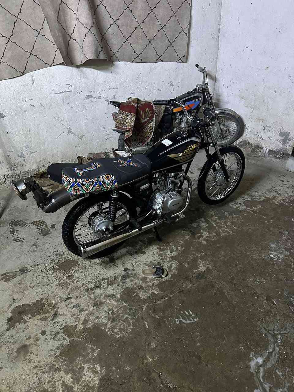 تعمير جديد انتنس ادوات برغي مامفتوح بيه ثالث تبديله دهن دراجه جيس شوفه عينك غراض كله اصلي مابيه شي تجاري شلعه ومعدل ماتنكض دراجه سامته سعره ٦٢٥ وبيه مجال قليل مكاني كزيزه رقمي ***********
