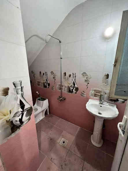 قاعه ارضيه جديده مساحتها 150 م 

تحتوي ع مكتب + خدمات +مناور عدد 2 

تصلح اي نشاط تجاري ❤️‍🔥

الأيجار 800 الف قفل 🔒 

الموقع السيدية الضباط شارع المركز 📍

مجاور التفاح الاخضر موقع ممتاز

للاستفسار اكثر الاتصال بالرقم

***********

***********
