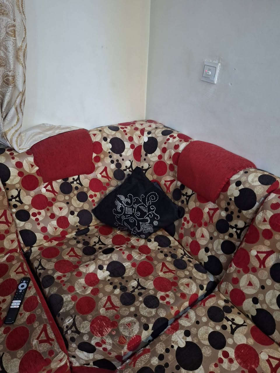 طخم قنفات للبيع اكثر من ١٠ نفر مع ميز وسطي السعر مناسب جدا العنوان مجمع بانك.عنكاوة.طريق بحركة القديم 
***********
