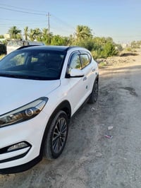 توسان.  موديل ٢٠١٧ وارد امريكي بنورامه حادثها  بنيد فقط  ولباقي كفاله ...