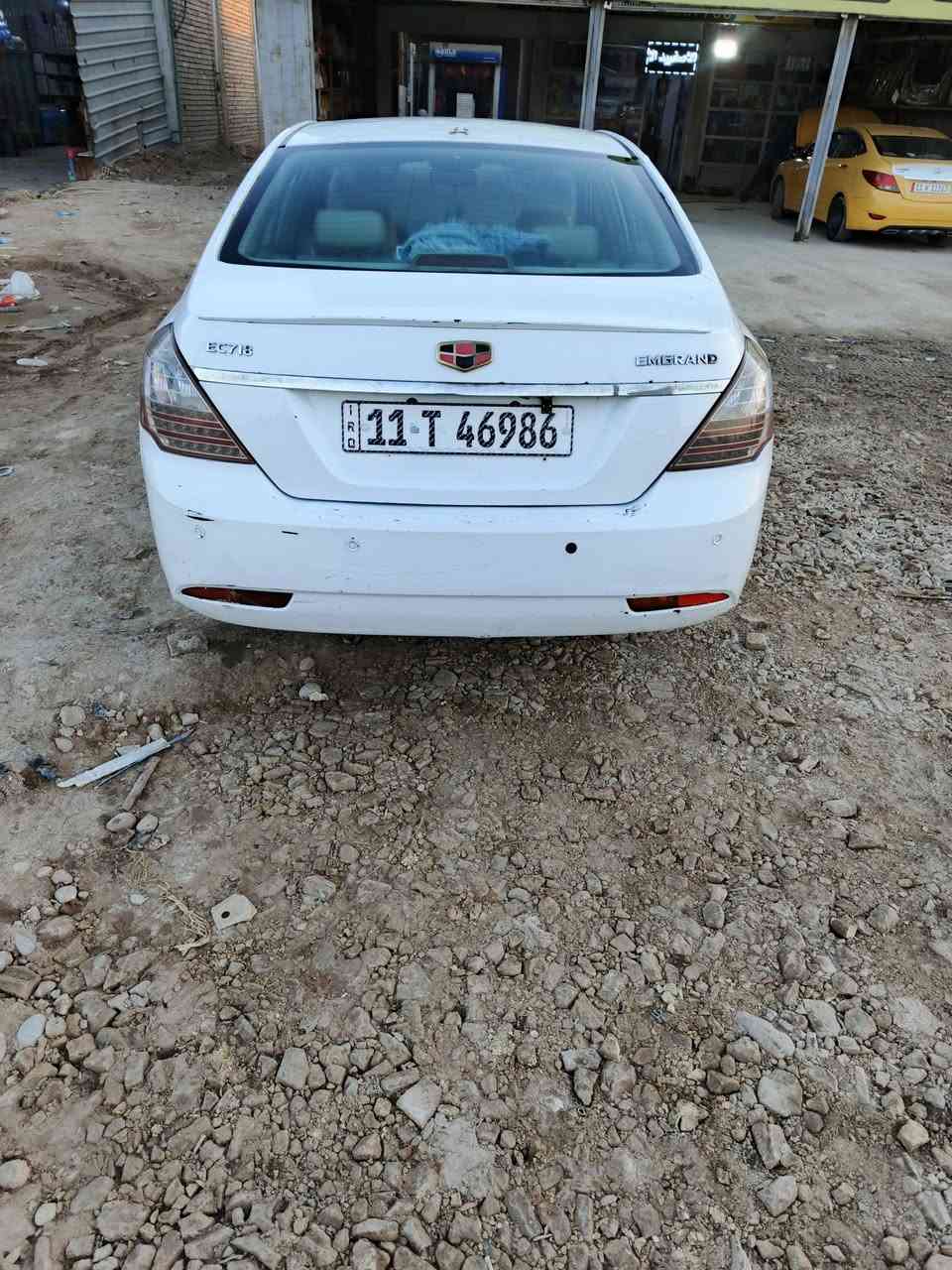 السلام عليكم ورحمة الله وبركاته 
بيع مستعجل 
امكراند موديل 13 مكينه وكير حداديه تبريد سياره جاهزة بيها جاملغ امامي امدل فقط رقم بغداد دولي شرط تحويل مكاني بغداد السعر 53 وبيها مجال تواصل عل واتساب *********** او انتصال تحياتي للجميع
