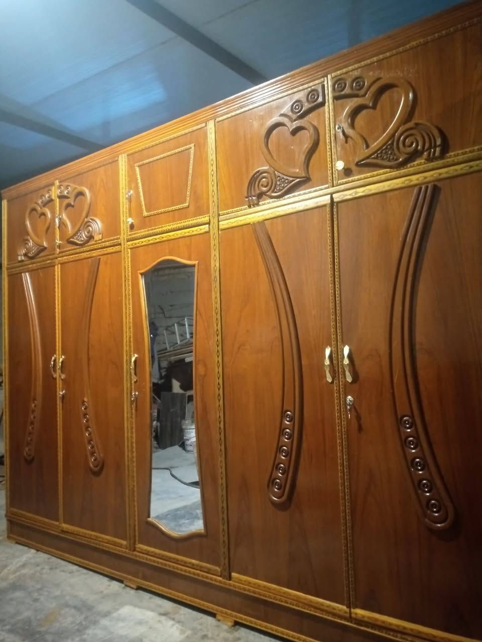 كنتور اخو جديد ابو  خمسه طابقين نضافه شكل انته تقيم ٤رفوف مع دبل  تعلاكه سعر ٣٢٥  ومع شد ونقل ٣٥٠ عنوان حي عامل منطقه ثانيه رقمي ***********
