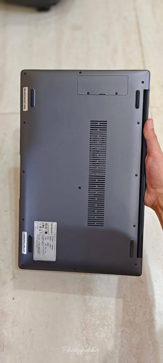 لابتوب حديث  حجم الشاشة15.6 بصبة اصبع
هارد512

رام16  وتستقبل هاردين بنفس وقت تكدر تضيف هارد ثاني m.2

منفذ HD 

3منافذ USB 3.0 السريع

تفيد دراسة ماشاهده افلام العاب 

نحيفة جدا وباقي مواصفات بل صور مع شاحنة وماوس

السعر200 حجز واتساب ***********
