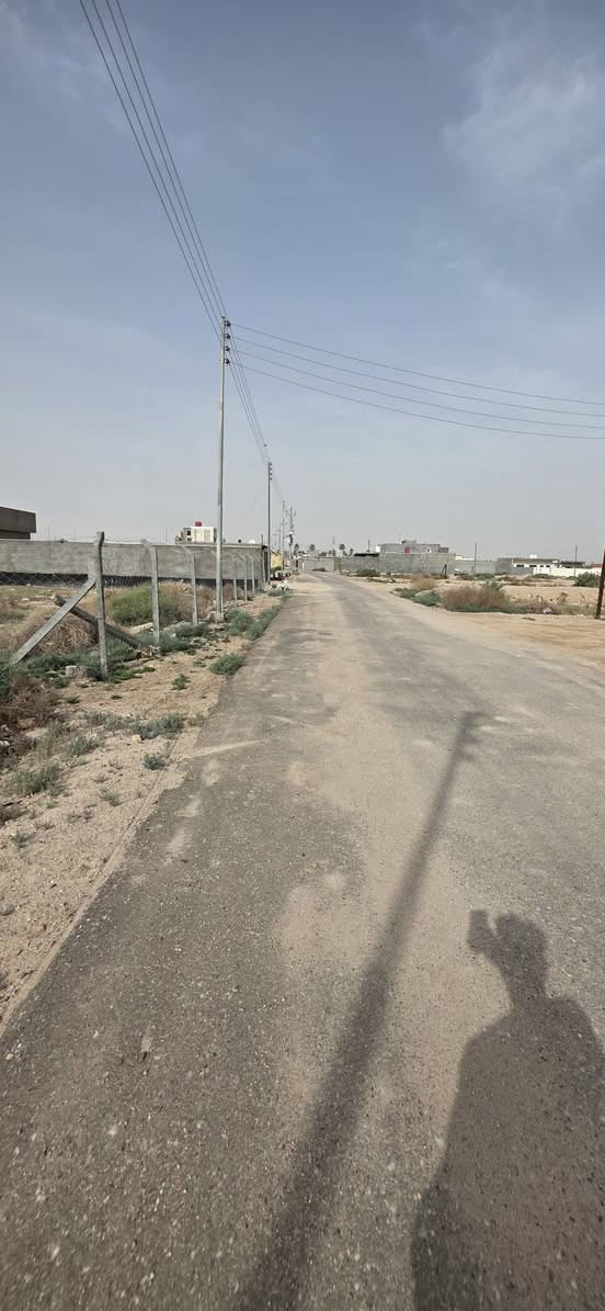 🔥 دونم للبيع في الجزيرة – باب الهوى الهوى 🔥
📍 الموقع: خلف مدرسة جبل الصبر
 منطقة هادئة ومناسبة للسكن والاستثمار
📐 تفاصيل الأرض: ▫️ الدونم
 ▫️ الأرض على شارعين تبليط
 ▫️ بوجه  الدونم شارع 12 متر
 ▫️بضهر  الدونم  شارع تبليط 12 متر
✅ الخدمات متوفرة: 💧 ماء
 ⚡ كهرباء
 🛣️ شوارع مبلطة
📑 تفاصيل الطابو: ▫️ طابو صرف زراعي باسم عراقي
 ▫️ وكالة ومكاتبة
 ▫️ نسخة من الطابو 
السعر {170} مليون قابل للتفاوض 
🌟 موقع ممتاز وقريب من المدارس والخدمات وفرصة مناسبة للسكن أو الاستثمار المستقبلي
📞 للاستفسار أكثر اتصل على الرقم 
***********
يباع كل نص دونم الوحده البصرة, العراق
