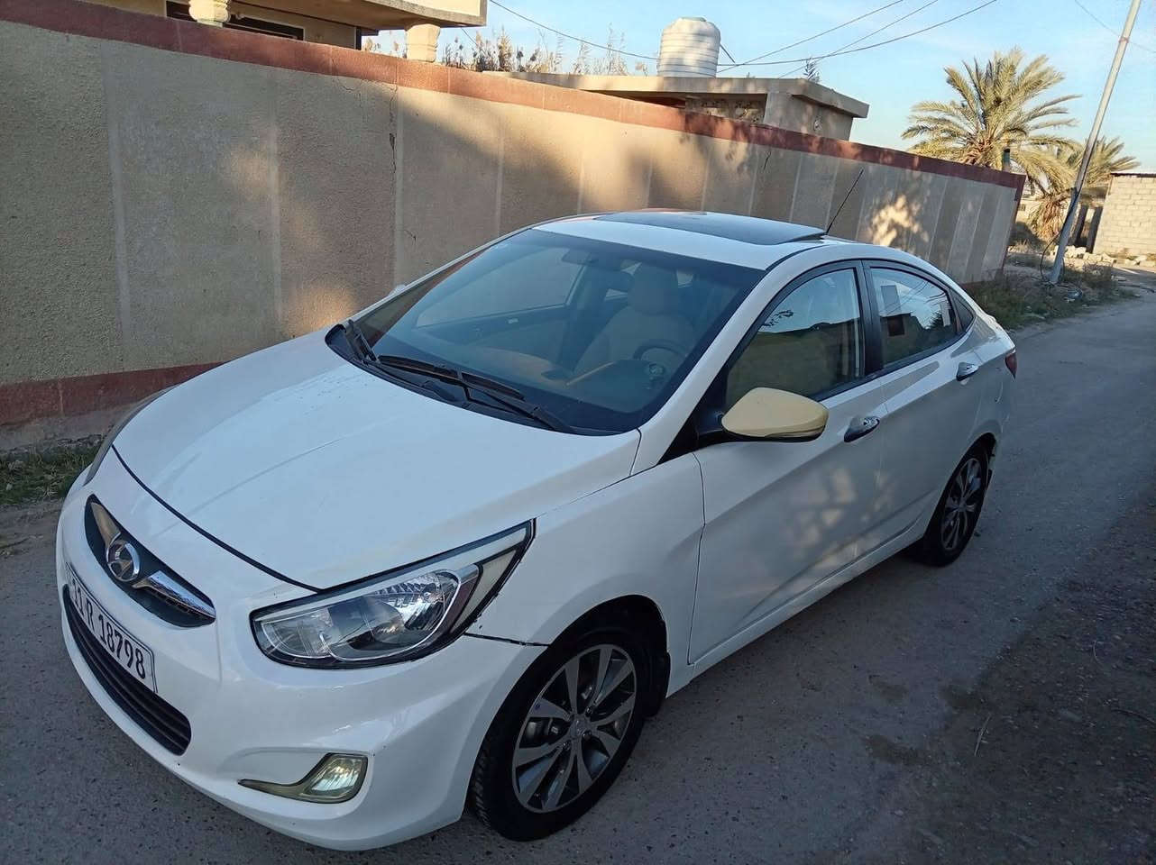 اكسنت خليجي موديل 2014 ماشية/ 141
السيارة بيها قطعتين اثر شخط بدون دواخل مكفولة من الدواخل
السيارة محرك 1600 كير تبريد مكفولات 
ما بيها  اي نقص 
تخم تاير وصدر امامي خلفي جديد 
بأسمي السيارة /عنواني بغداد 
السعر 96 وبيها مجال 
للأتصال ***********
