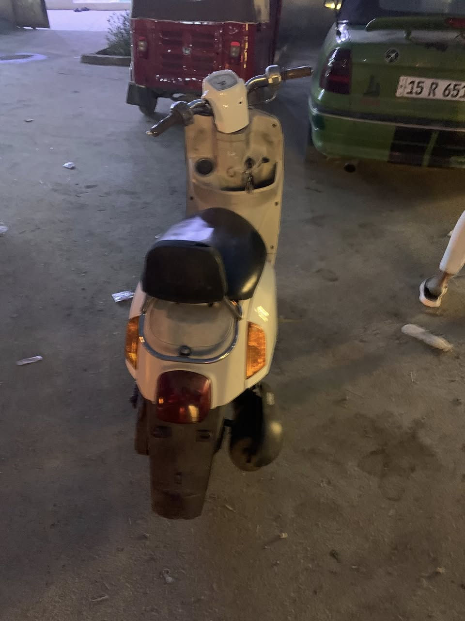 سلام عليكم ماكس وليس للبيع دراجه رنبه ما ملعوب بيه للبيع مكاني بغداد البياع للسفسار***********
السعر ٩٠٠ وبيه مجال 
دراجه كابريتر
