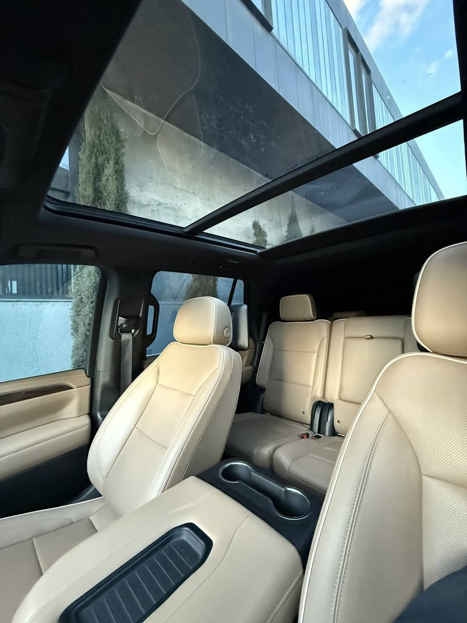 شفرلیت تاهو پریمیر ٢٠٢١ خلیجی بلاكتوب
سیارە صفر شرکة منصور 
العزاء عزيز سيارة مكفوله كفاله عامه دعاميه لدعاميه بشرط
مابيه سبغ،ولا رصعه،تعديل ،حتى دعاميه مابيه
محرك مابى مفتوح حتى مابى تبخير صوت بخار
كير و فورويل بشرط ،سياره كامل تغليفها PPF
سياره(٩٢) الف ماشيه،حيل حيل جديد و نضيف 
موصفات سيارة بريمير خليجى
(كشنات جلد ،دواخل مشمشى،ستيرن تدفئه،بانوراما
كشنات تبريد و بارد،صندوق شفط و سحب،
شاشة كبير و كامرة،وايرليس چارج،سبيكر بوس
حساسات امامى ،حساسات خلفى ،كامرة ٣٦٠ درجة
دوسة عندة كهربا،تبريد مركزى،ثلاجة،لايتات ليد و عدسات
وباقيه موصفات الى اخر……)
العزاء سيارة مكان سليمانيه
رقم و هزه جديد باسمى ،تحويل و وكالة نفس اليوم
سعر سيارة:472$ مجال 
***********
