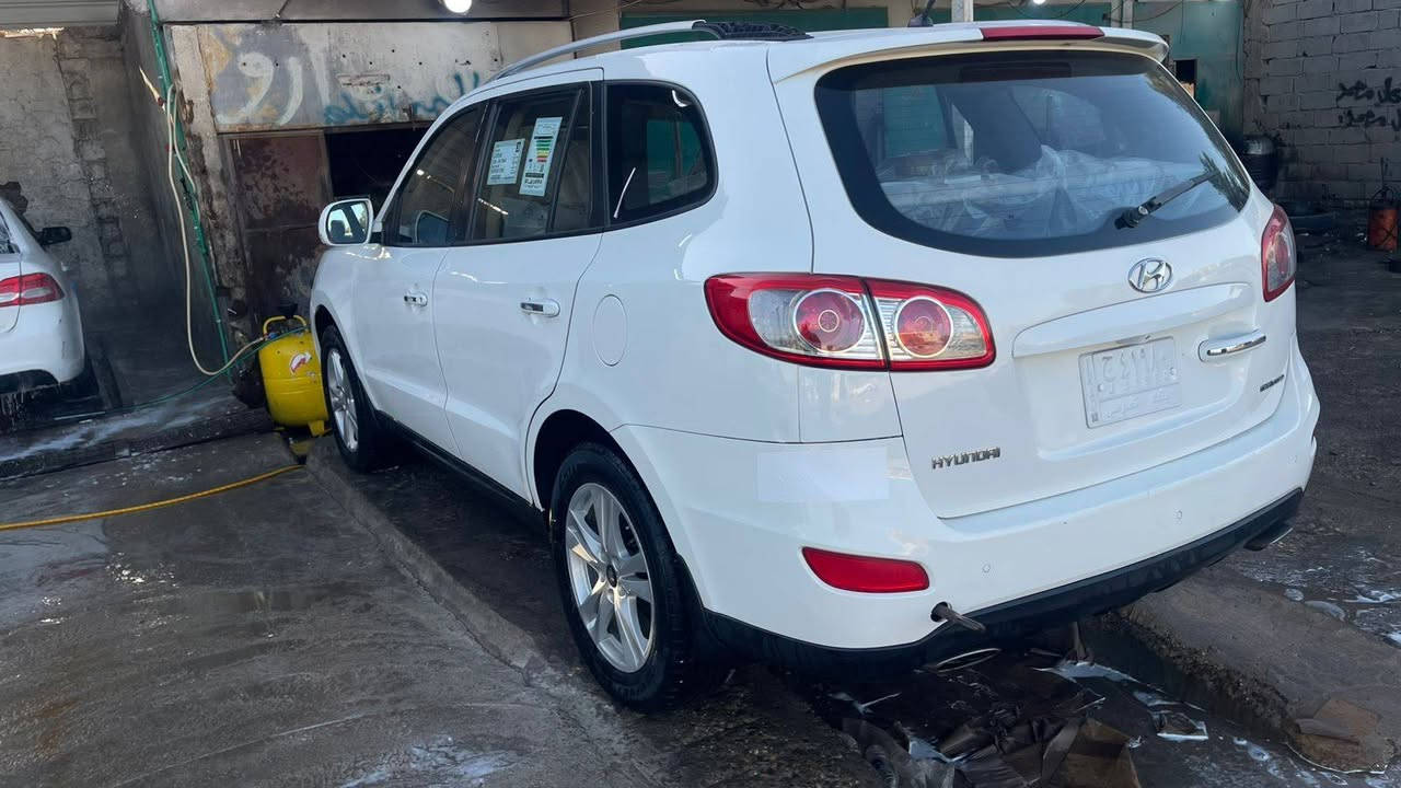 السلام عليكم سنتافيه موديل2011 خليجي بي جاملغ ولباب صبغ موضح بلصور   السياره فول مواصفات  مكينة٧سلندر 7راكب  3قطع تبريد  السياره جديده وجاهزه مكينه وكير وحداديه تبريد ثلج صدر تايرات مكفولات العنوان بغداد الرقم*********** السعر١٤٣ وبي مجال شي بسيط
