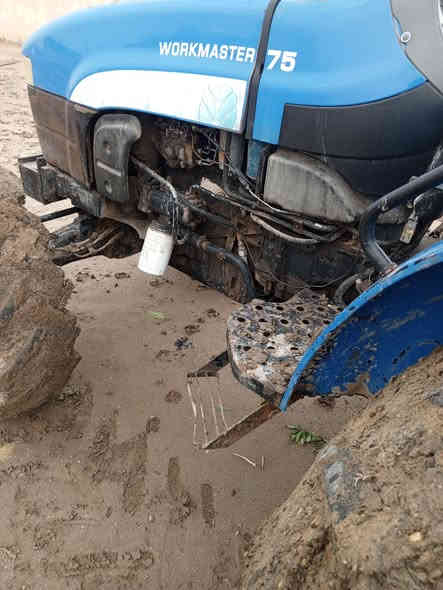 سلام عليكم كاروبه نيوهولند البيع حجم 75كاروبه مديل 2016 لا كير ولا جهاز على وضع شركه فقط بس لمحرك مفتوح كهربائي كله شغاله مكان الناصريه لمركز ستفسار تعال خاص ***********
