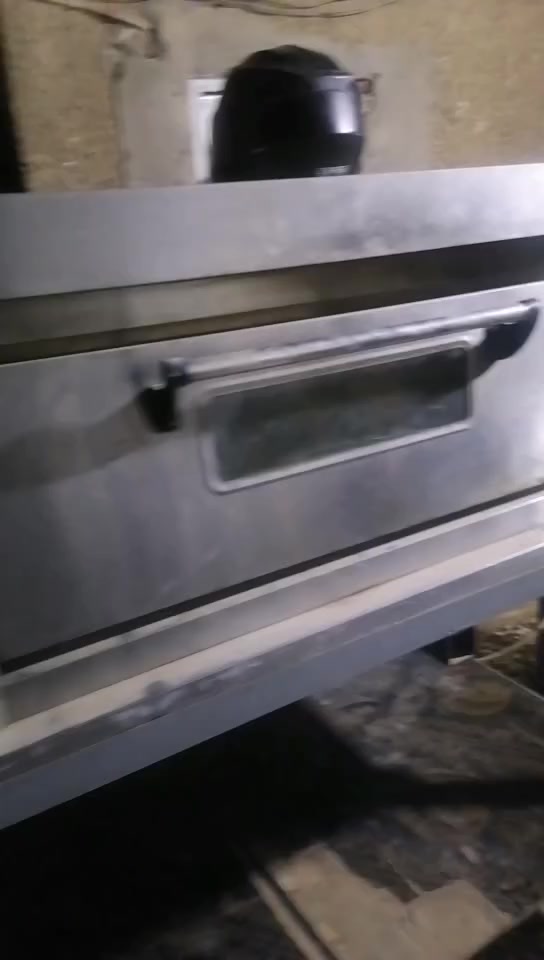 سلام عليكم فرن ستعمال قليل وعجانه ام جيس وخماره وعربانه و25طاولي ميوزه تزكاه عدد ٢ وميوزه عرض عدد ٢ الستفسار على هاذ رقم بي واتساب  ***********
