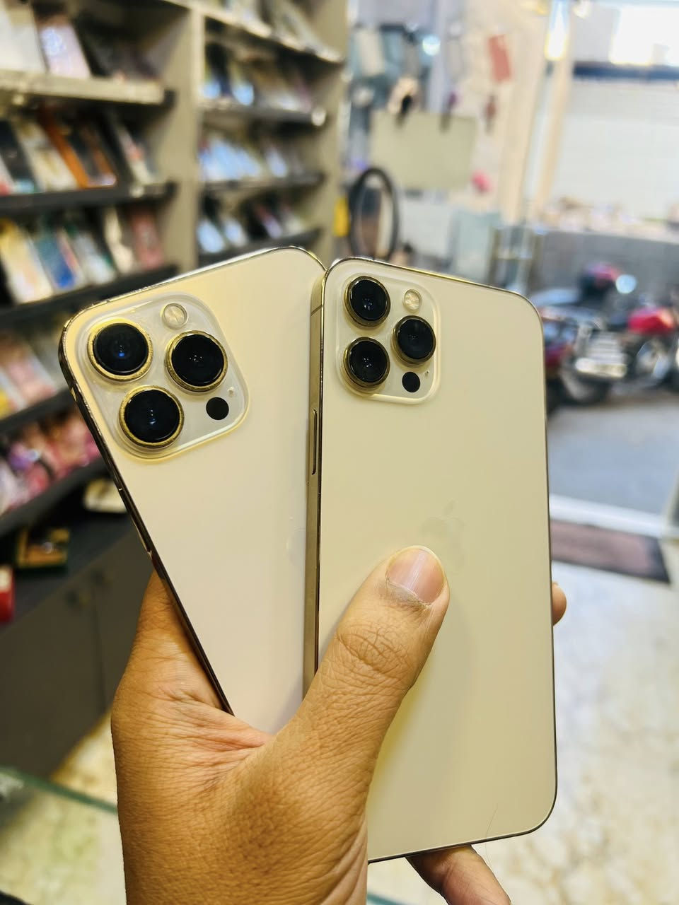 قطعتين ايفون 12 برو ماكس و 13برو ماكس
ل12 برو ماكس
ذاكرة256
بطارية75
ما مفتوح وتر بروف فقط الكامره لx2 بيها رجه الكامره الاوله والخيره فوول
السعر. 350
ل13 برو ماكس عربي شرق اوسط
ذاكرة 256
بطارية83
جهاز مستبدل ضهر اصلي وبتحديث كامره قطعه غير معروفه كامره تخبل 
السعر 485
للتواصل ***********
الموقع سوق رمادي بفرع اسواق الاخرس
