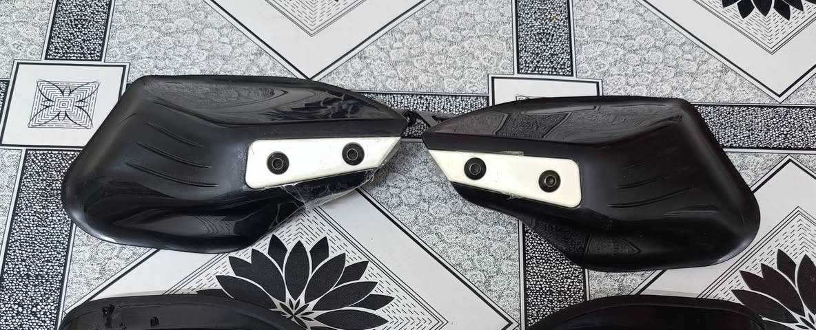 السلام عليكم
متاح  
زوجين مصدات جوكر ويرهمن ع.  pcx
وزوج مرايات    pcx
عنوان. حي. اور   /***********
