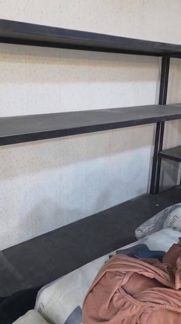 بيع سريع رفوف حديد و رفوف خشب دنك ستيل
العنوان بغداد حي الجامعة 
***********
