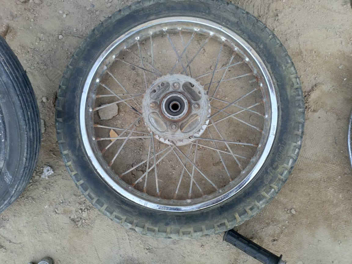 ياالله 
سلام عليكم شباب غراض للبيع شواصي انضاف واحد على واحد الشواصي انضاف فول الواحد ب 80 قفل والوياله الوره الواحد ب 15 والدبلات الكدام ب 10 الزوج الماشة ب5 الدبلات الورة ب5 تاير ب 10 صالنصه ب10 سكان ب5 ورجل والباقي الأغراض نلتفق عليهن ما تواجد على الفيس العنوان كوفه شارع المعمل شارع السبيس هاذا رقمي ***********
