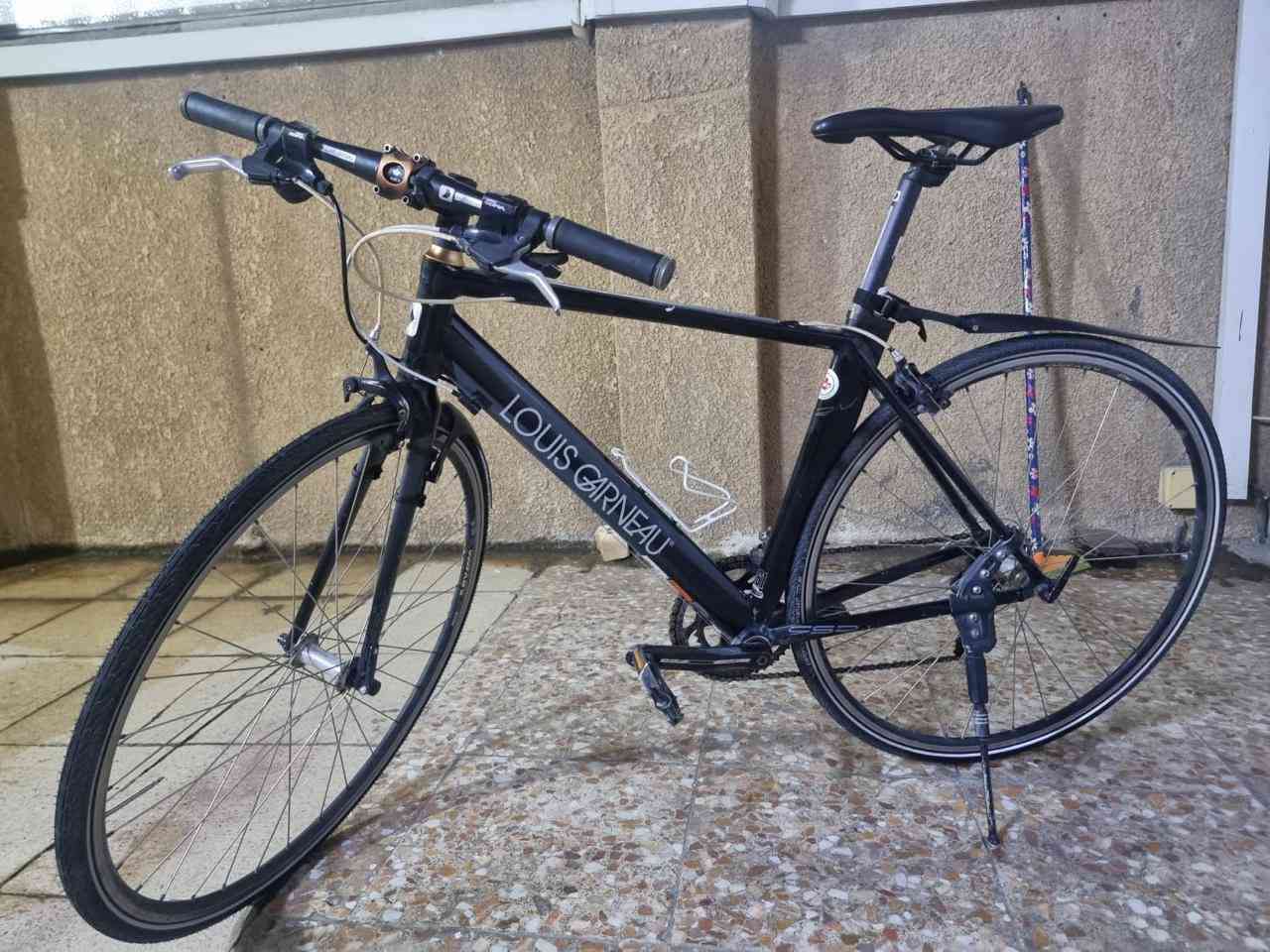 بايسكل رود c700 حجم 28 ماركة لويس كندي  جدا نظيف السعر قفل 350 الماشة كاربون باقي الشة المنيوم  التواصل واتساب ***********
