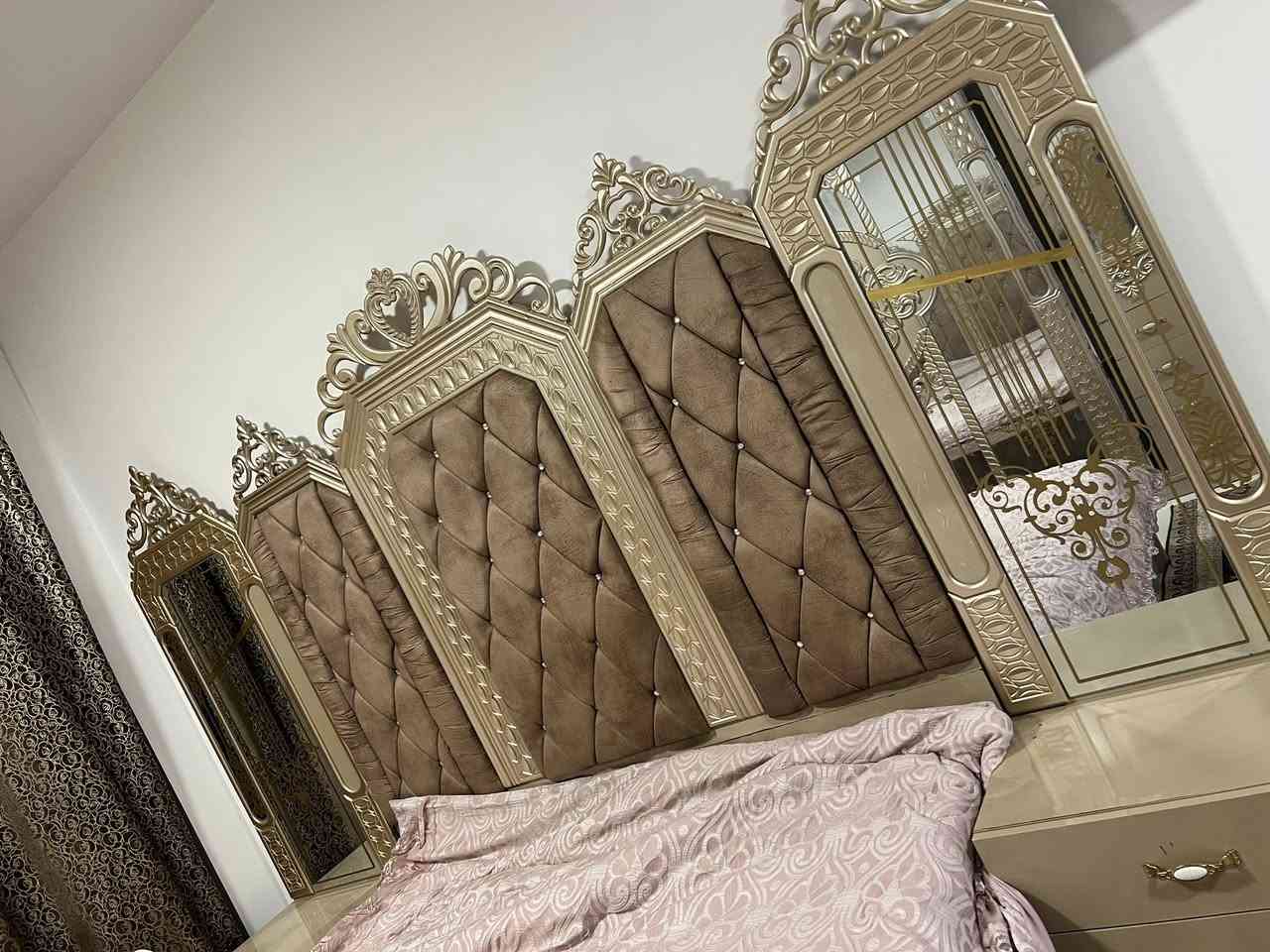 غرفه تركي فخمه استخدام قليل نضافه 90 بالميه مع مراية قيافه ***********
