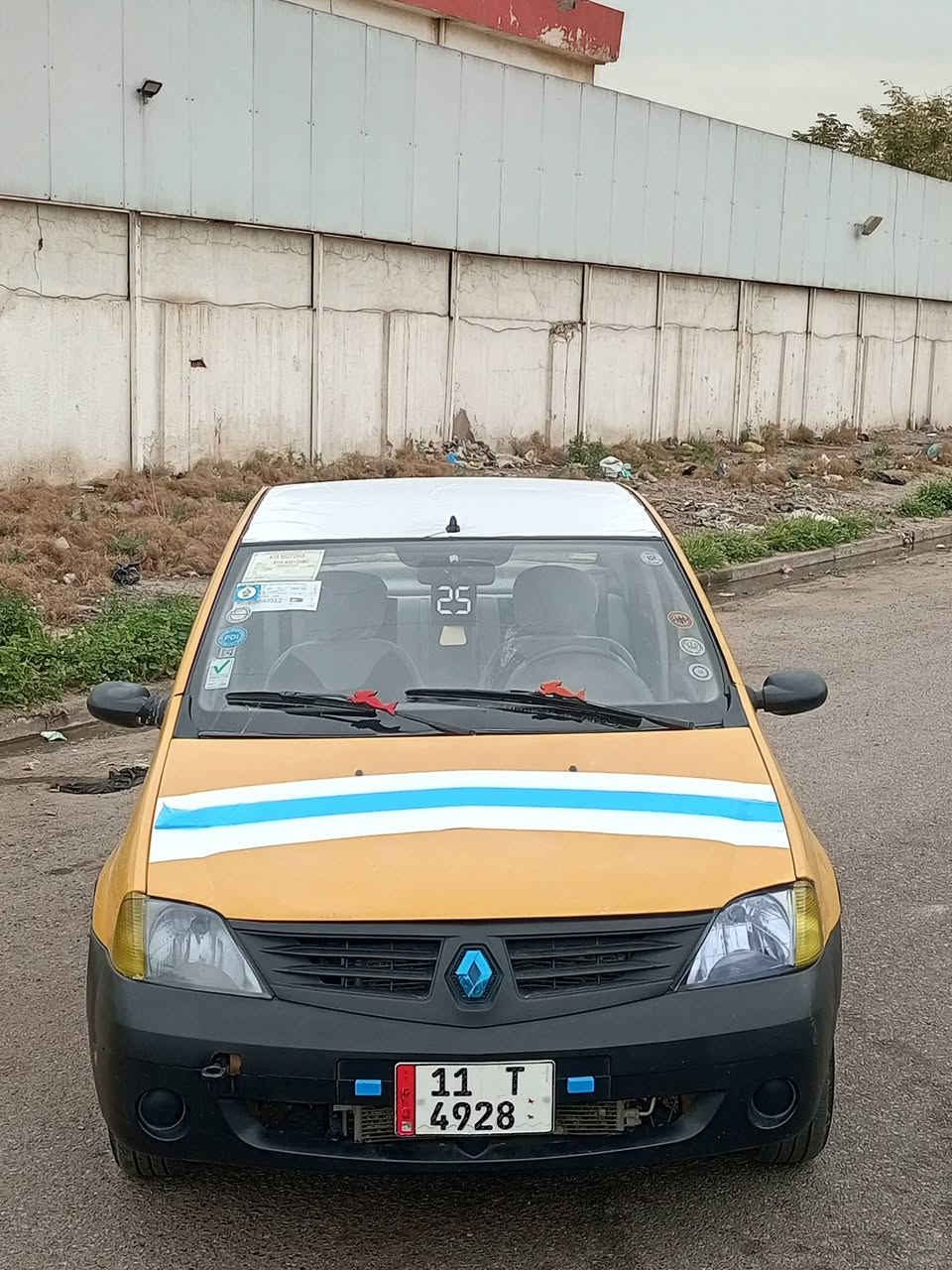 ياالله سلام عليكم اللهم صل على محمد وآل محمد للبيع رينو لوكان فحل  موديل 2009 رقم بغداد انكليزي
سياره جاهزه مناقصهه اي شي كبل لشارع شرط التحويل ثاني يوم وعقد مروري  هزه جديده الى 2027
        مصفره هيئه إلى 2027
وغرامه ممطلوبه ربع
مكينه وكير            فرنسي جدد
        تبريد شغال ثلج          ستيرن خفيف 
تتفئه شغاله
كهربائيات جاهزه ...... مسجل لمس
       تخم تاير مشدود جديد 
سياره بدون ضربه أحله من الصور
دوشمه ارضيه جلد
داخل السياره جديد
صدر امامي خلفي جديد
مكاني بغداد خابرني ودليك بي واتساب السعر 35 وشراي يخابرني وبلعافيه على الي ياخذهه
***********

