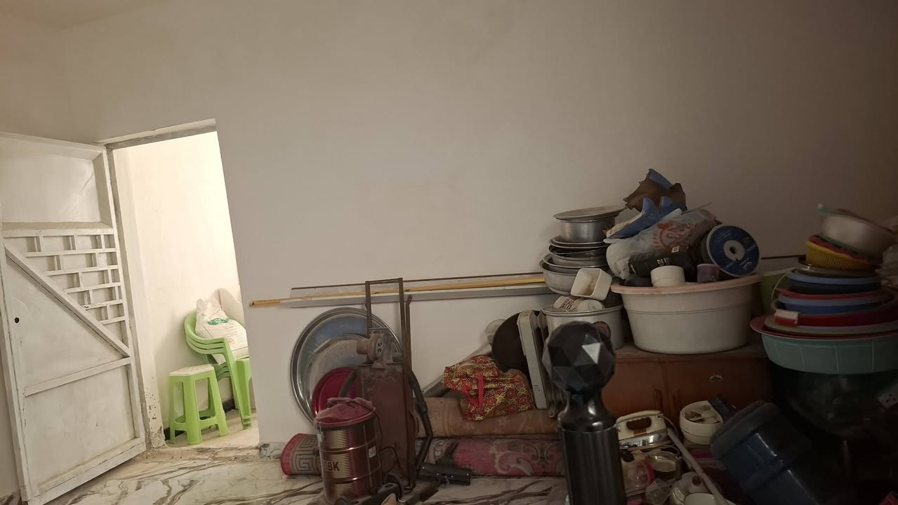 البيع مستعجل والسعر مناسب
دار للبيع طابقين (120م) 

طابو زراعي سند 25 لاتوجد حصه للماليه يعني طابو صرف زراعي  المكاتبه مع صاحب الارض 

يحتوي على 👇🏻 

2 غرف نوم - صاله - كلدور - مطبخ -

مجمع صحيات عدد 2 - مناور - كراج 

الموقع 📍 اكرر مستعجل البيع والسعر مناسب

نادر الاولى - شارع الامام الحسن   - قريب الزيتون 

علمآ مكلف بالنشر ارقام صاحب الدار

***********

***********
