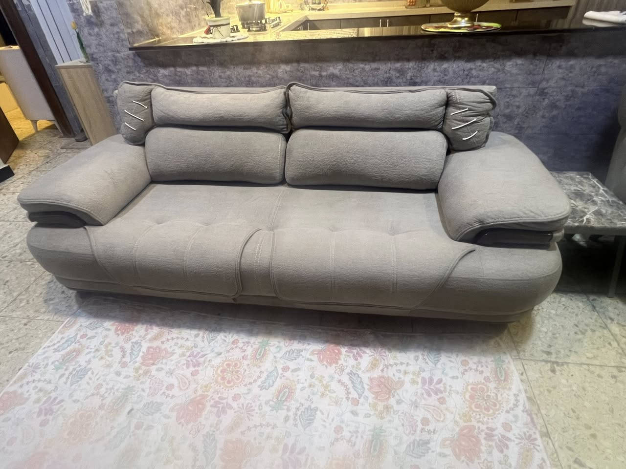 تخم عشر مقاعد إيراني جديد اليوم ماخذيه لكن المكان مكفه السعر مليون و300 بي مجال قليل السيديه شارع المدارس قماش وإسفنج وخشب درجه أولى


**إذا كنت صاحب هذا الإعلان وتريد حذفه لأي سبب، رجاءا أرسل رسالة إلى الدعم الفني**