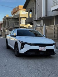 للبيع K4 لون ابيض 2025 LX  محرك 20 دوش  ماشي7 الف ميل   صبغ جاملغ خلفي...