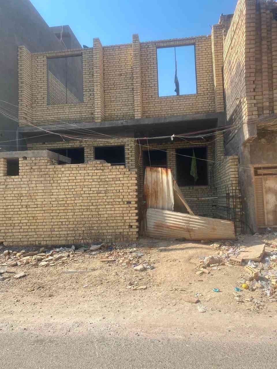 السلام عليكم بيت هيكل في منطقة حي الظباط آل حرب مقابل مدرسة الشيماء الابتدائية تفاصيل العقار المساحة ١٥٠ م الواجه ٧ونص والنزال ٢٠ الطابق الاول غرفه وصالة وبراني ومجموعين صحية داخلية وخارجية الطابق الثاني غرفتين وصالة وسطّح وصحيات ملاحظة الطابق الثاني غير مسكوف للستفسار الاتصال على الرقم *********** أو مراجعة مكتب عقارات الثابت عنوان المكتب السماوة حي الحكم مجاور مجمع الالماني توتل مقابل متنزه النورين اكتب كلمة تم سيتم الرد عليك بل سعر.
