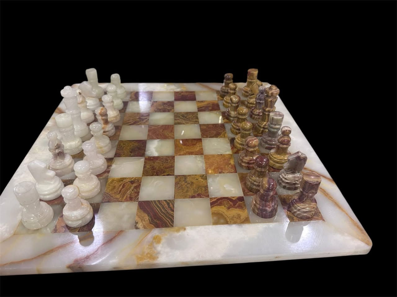 شطرنج   
صناعة يدوية 
- نوع  /  اونكس طبيعي  
- قياس / 50 ×50 سم 
- مـلاحظة ( كامل بدون اي ظرر او تصليح ) 
- العنوان / بغداد / الكرادة / حي الوحدة . شارع سلمان فائق  (  مجمع بازار انتيك بغداد )  
   الطابق الاول  
  للاستفسار اكثر الاتصال لاستفسار اكثر الاتصال 
  ***********        
  *********** 
واتس اب او فايبر او مراسلة الصفحة.
