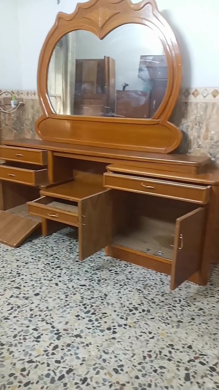 ميز تواليت صاج تزكام داخل وخارج مستعمل عرض مترين ارتفاع 80سم عمق40سم السعر 150 وبي مجال العنوان بغداد حي الإعلام سوق اميمه  حي الشباب نهايته الشارع فرع ماركت فريش موبايل عراقنا وتساب بي 
*********** 
***********
يوجد توصيل غير مجاني داخل بغداد فقط
