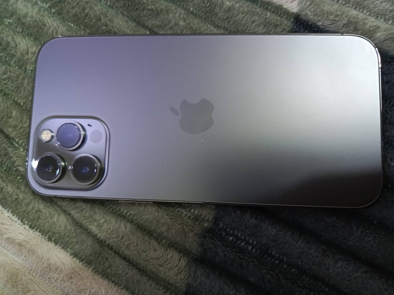 السلام عليكم
ايفون 12 برو ماكس فلو نظافه مبدل فقط بطاريه 100٪ 

وفيس ايدي متوقف فقط الباقي كله شغال السعر 325 مكاني حله نادر الاولى الرقم ***********
