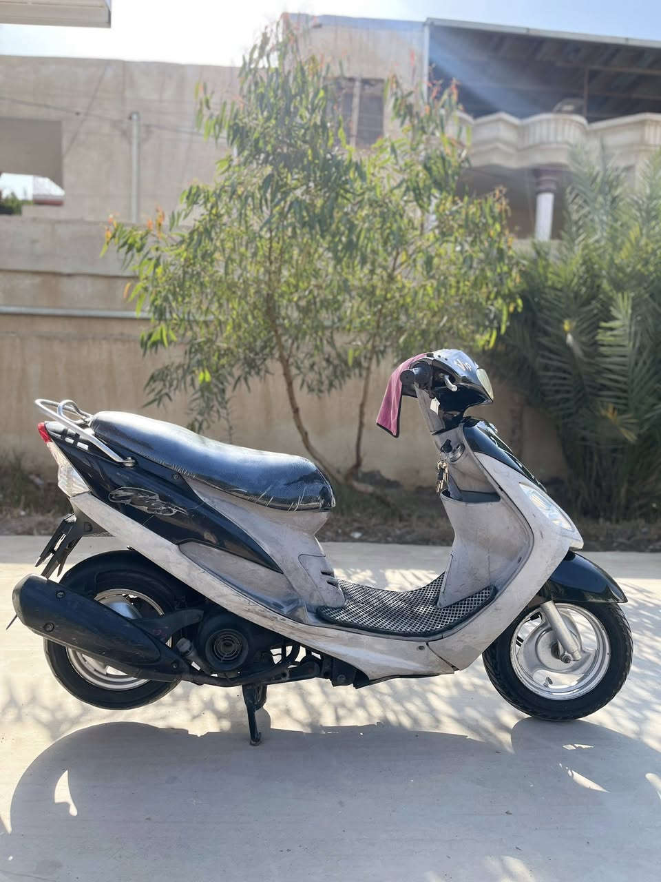 السلام عليكم 
دراجه ماكس منغولي دراجه رمبه صارلها شهر تقريباً من طالعه وماطالعه للشارع بس اروح بيها للدوام وارجع دراجه نظيفه وبرغي مامفتوح بيها كلشي بلاد مو شراي لا تجيني السعر خاص 
رقمي ***********
