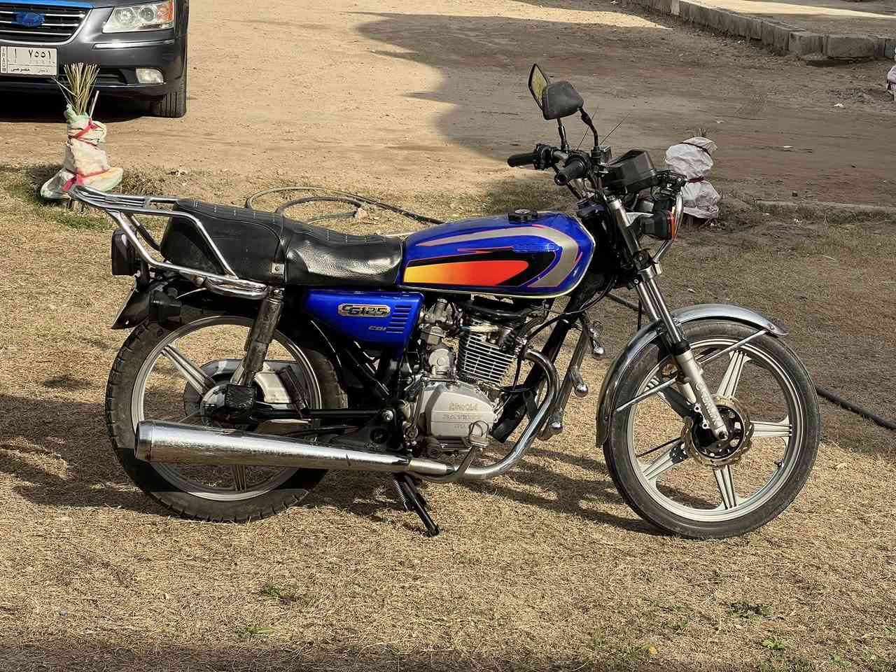 اسلام عليكم ايراني موديل 2020جاهز من كلشي كهربائيات كلها شغاله الدراجه نضيفه وناعمه. محرك اخرس مابي صوت محركها 150 شرط تكف ع تك تاير محركها يشك الكاع نضافتها شوفت عينك السعر 500وبيها مجال 
***********
