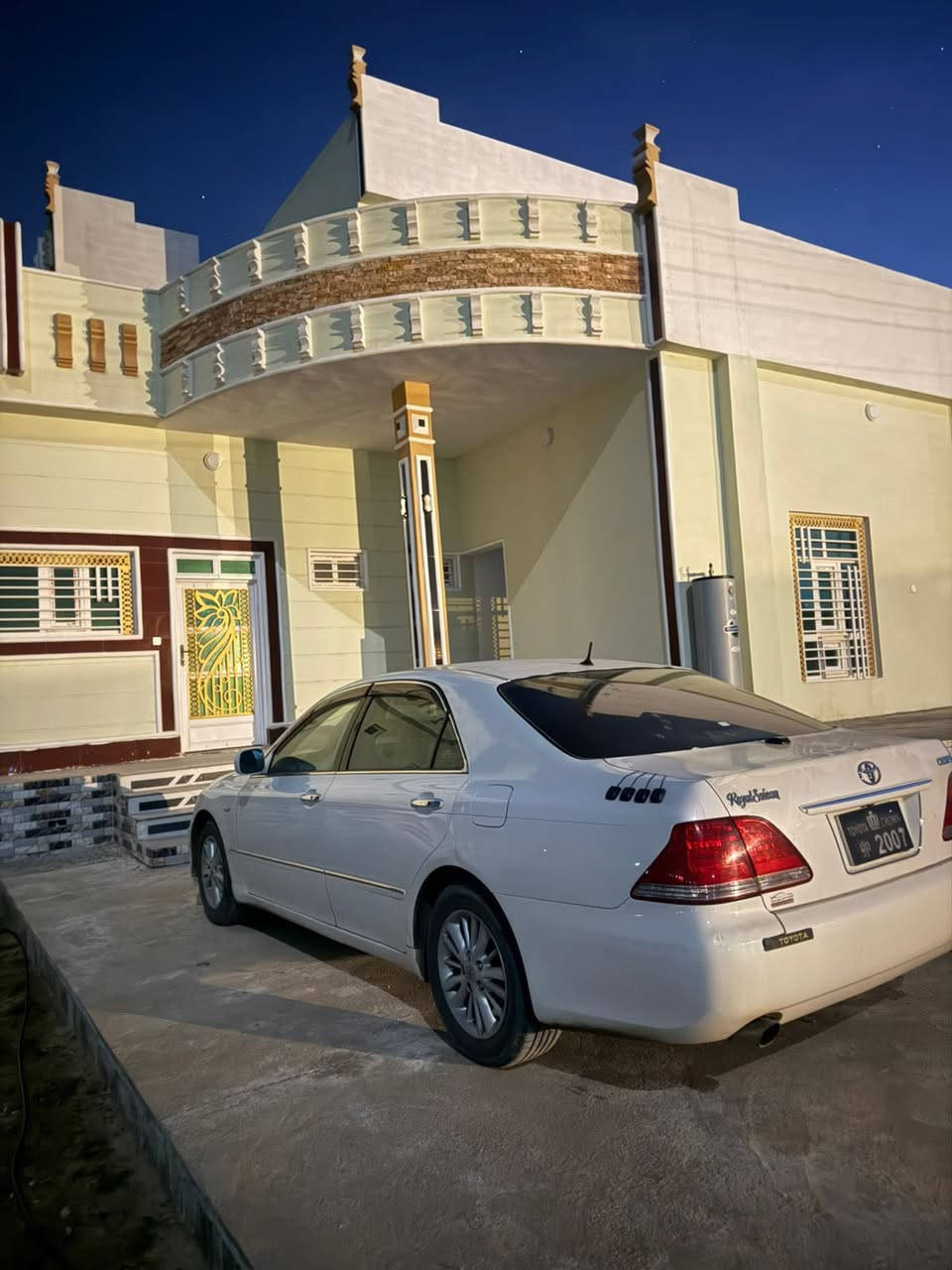 السلام عليكم شاهينه گص گص  انضف من الصور سياره  خير من الله  ما ناقصها  شي السعر 44 وبيها مجال مكان السياره بيجي البوطعمه  هـ ***********
