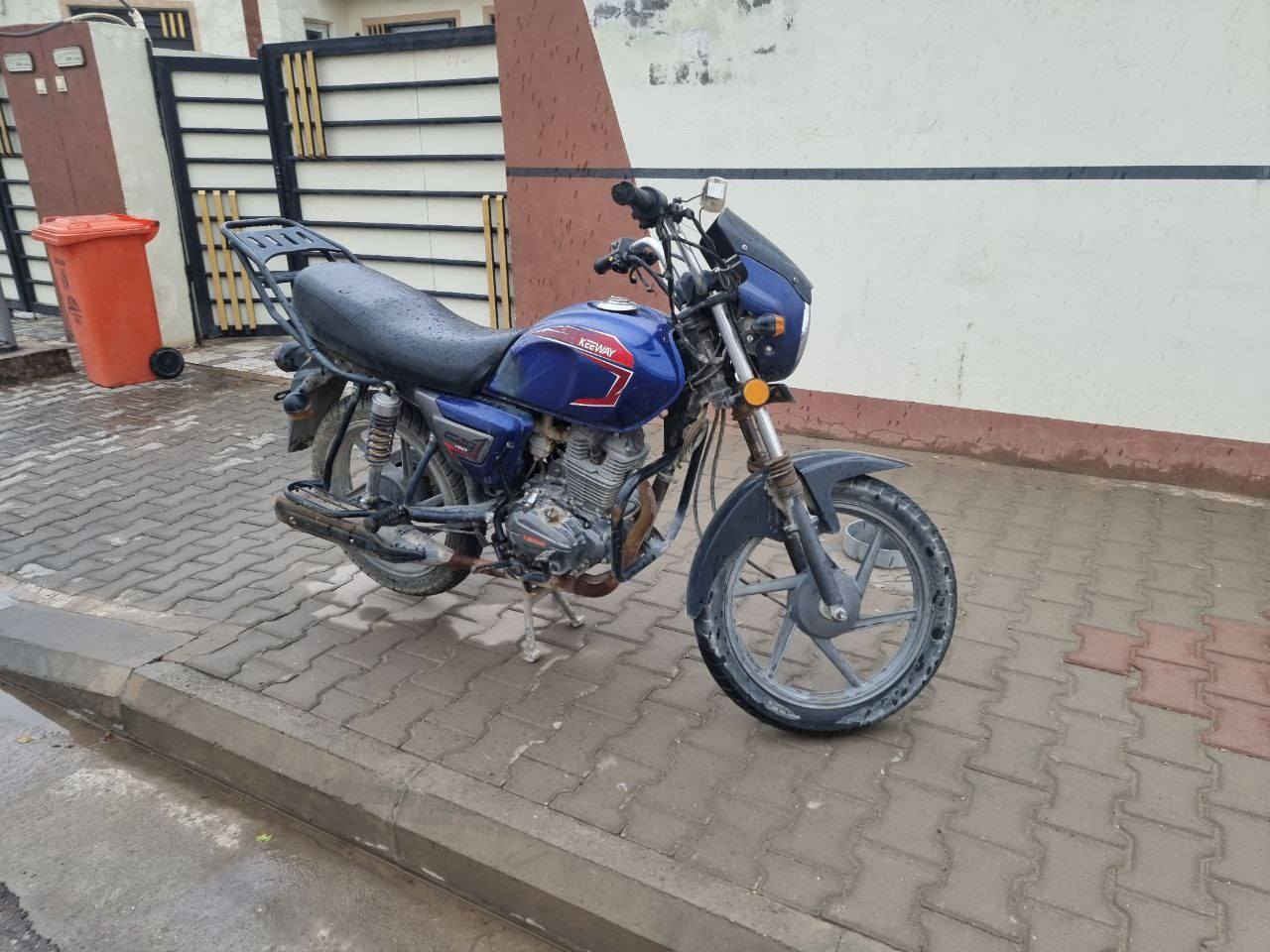 دراجه صيني كيوي للبيع 
محرك مكفول ما مفتوح 
جاهزة رقمها واسط بأسمي 
مكانهه حي الجامعه 
للتواصل *********** واتساب 
السعر مليون وميتين وبيهه مجال
