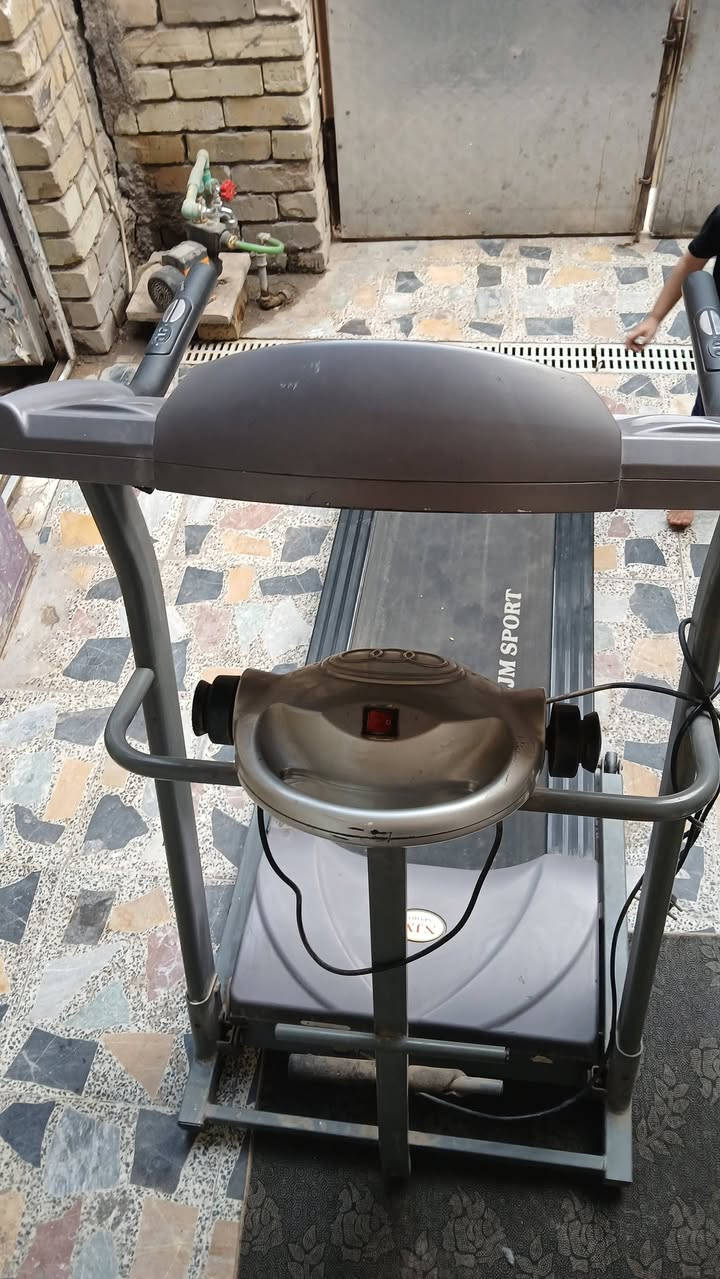 السلام عليكم جهاز رياضي للبيع شغال و سريع سعر 125 قفله ب100 رقم التواصل ***********
