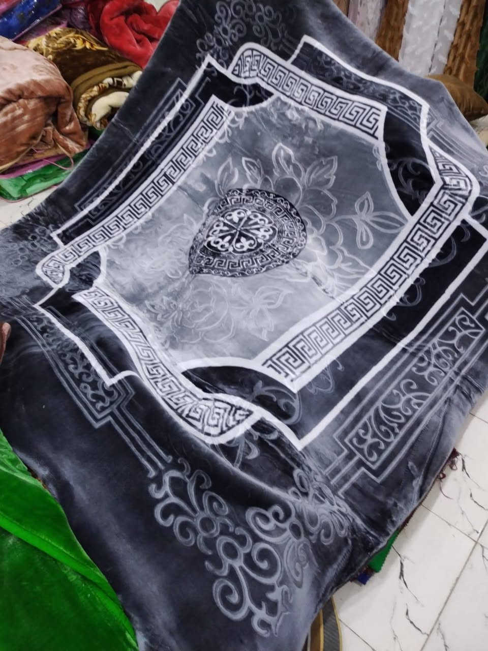 بطانية نفرين 🔥😍
الوزن : 6 ونصف كيلو🤩
💓بطانية وجهين حرير مع جنطة 💗
القياس : 220*240 💞💞💞💞💞💞
السعر : 30 الف وبسسسسسسسس💖💖💖💖💖💖
العنوان : سماوة، حي العمال، مقابل حسينية ام البنين (ع) ✅ مجمع سيد الأسعار للمفروشات والستائر ❤️
ملاحظة : يوجد توصيل جميع المحافظات ✅
للطلب : *********** واتساب

          او: ***********
