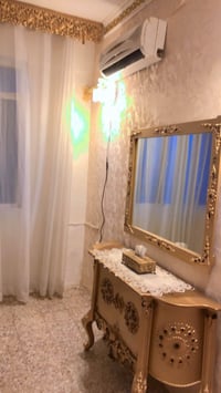 ميز تواليت • ميز مدخل • تاج سرير
