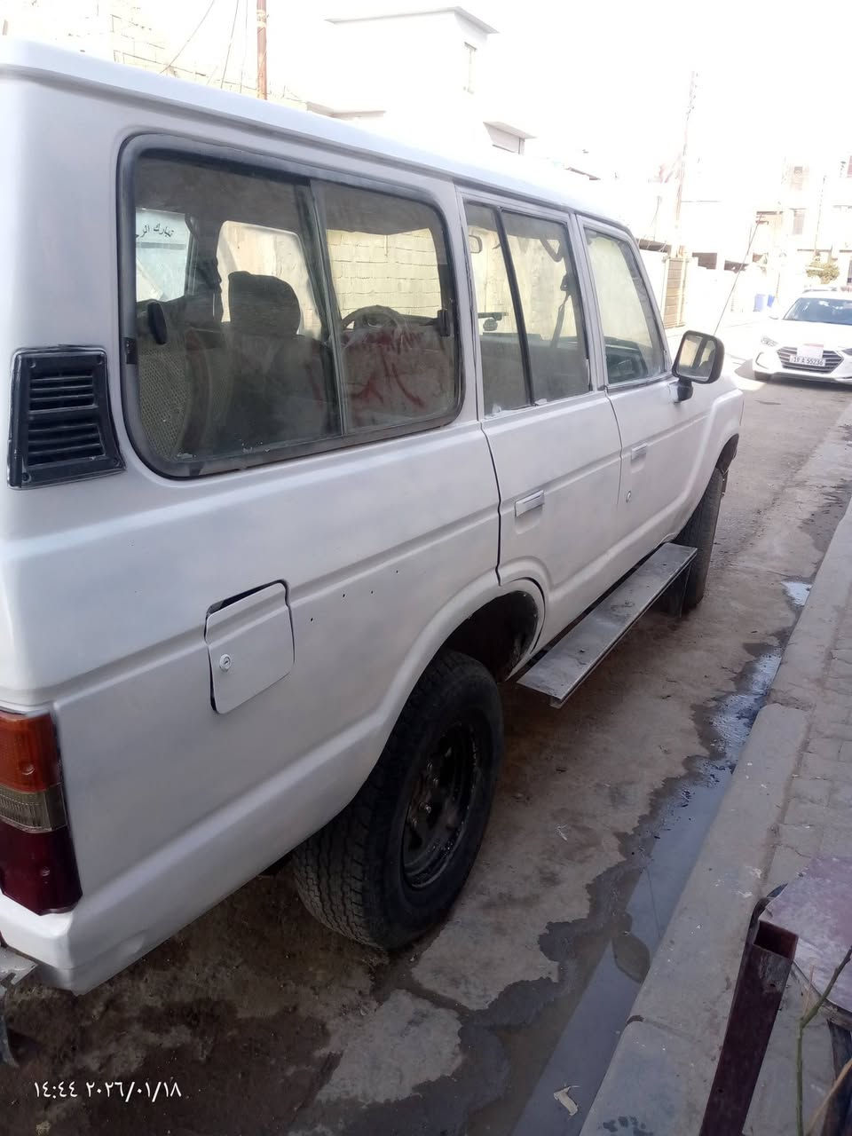 سياره لاندكروز موديل 82 رقم انكليزي تحويل ثاني يوم السعر 35 وبيها مجال بسيط رقم الهاتف ***********
