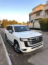 للبيع تويوتا لاندكروزGXR 2022 مغلفه ppf  لون ابيض   ساز  فول مواصفات  ...