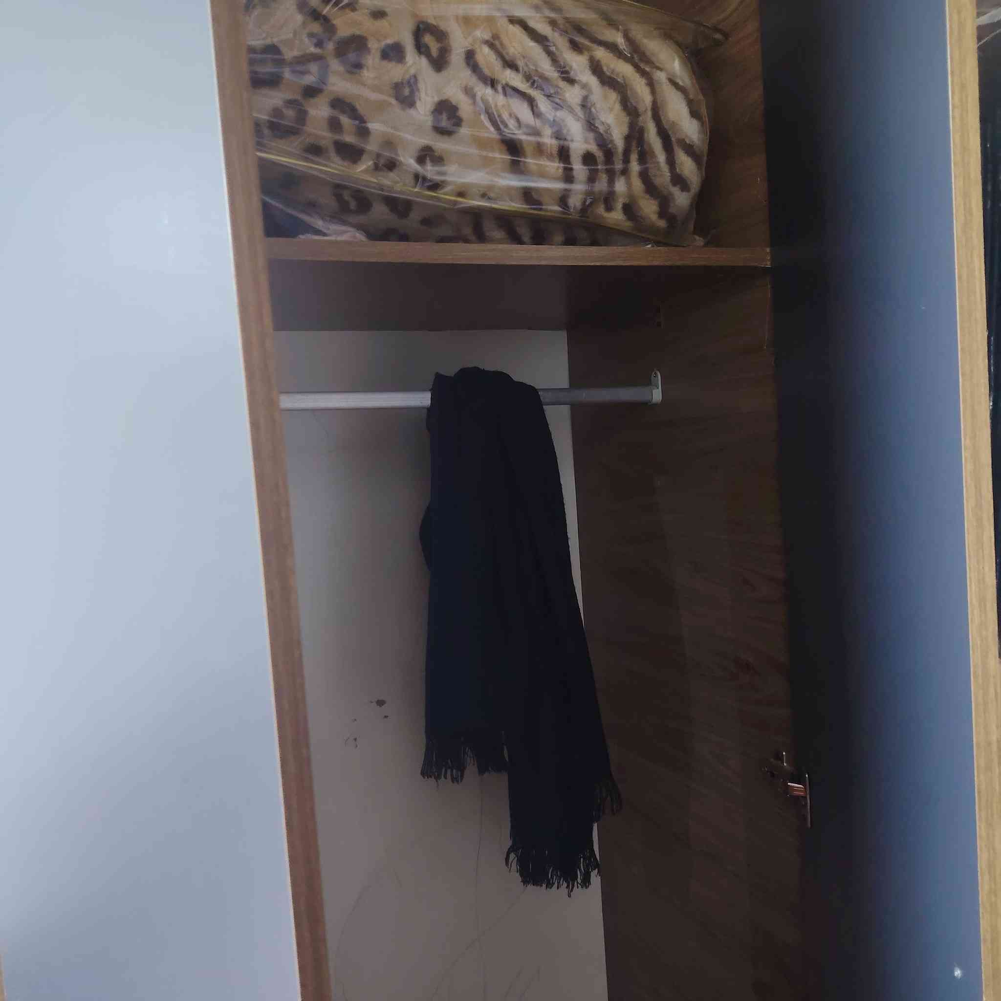 غرفة نوم للبيع جديده خمس قطع 350الرقم ***********
