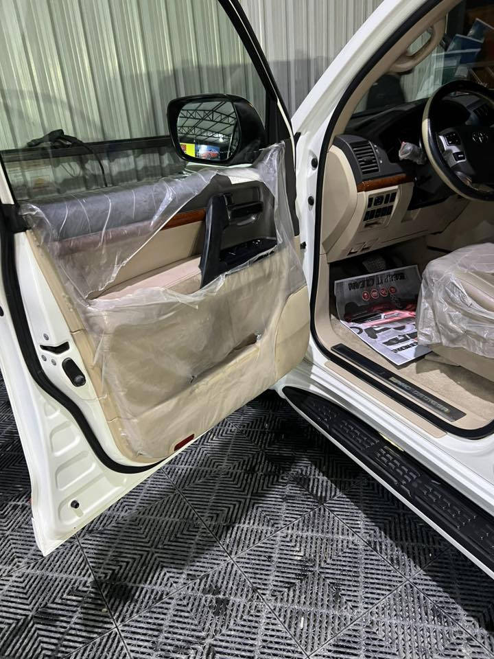 سلام عليكم ‼️‼️❗️
لاندكروز  2014  /GX.R 

📍مكفوله كفاله عامه بدون اي صبغ او تعديل او فتح بدون رمل
فول مواصفات ‼️
* فتحة سقف 
* حساسات امامي / خلفي 
* كامره خلفيه
* كشنات جلد 
* كشن سائق كهرباء ٣ دكم 
* منظومة زنون كامله عالي / ناصي / كشاف 
* تحكم ستيرن 
 باقي المواصفات المعروفه ب لاندكروز  
ماشيه 123 km حقيقي ‼️ حقيقي ❗️ 100%شرط الفحص وين يعجبك افحص  
 📍العنوان حله - بابل 
الاستفسار :***********
