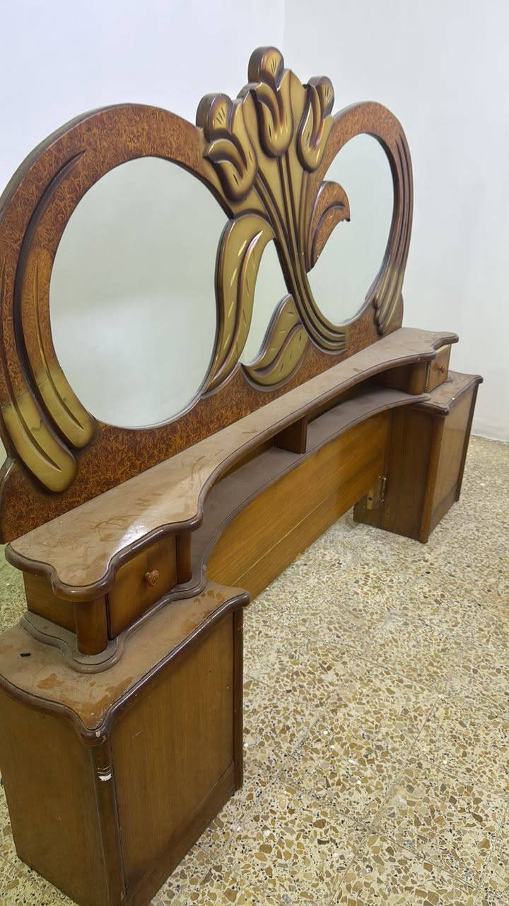 غرافة اخشاب للبيع ماناقصه شي كامله سعرها ٤٠٠
***********
