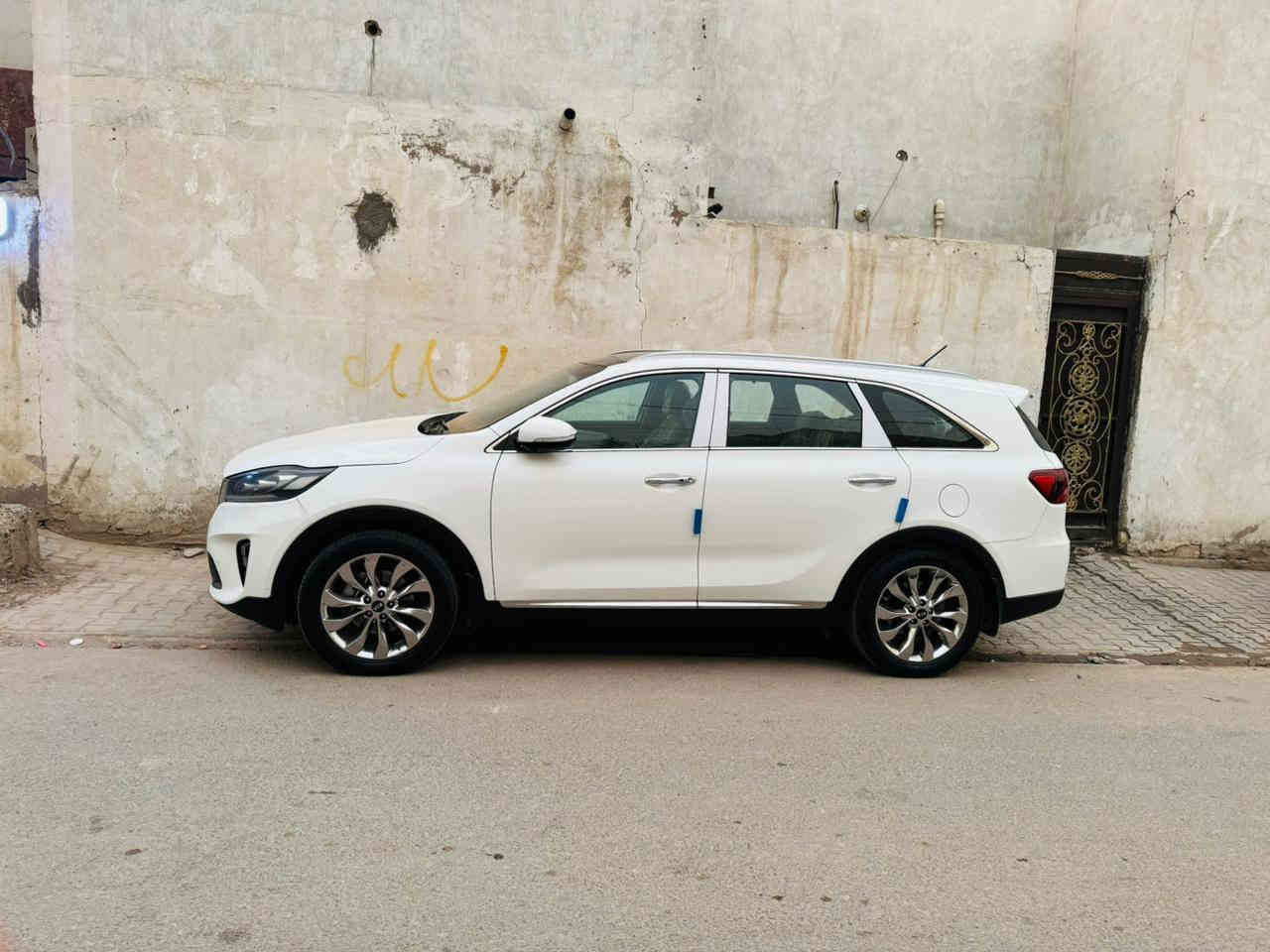 السلام عليكم سورنتو موديل 2018 فول مواصفات 
مكفوله كفاله عامه  ماعدا صبغ قليل جدا بالجاملغ رقم بغداد 
مكان السياره النجف الاشرف 238$ مع مجال للاستفسار الاتصال ع  ‭0780 017 4817‬
