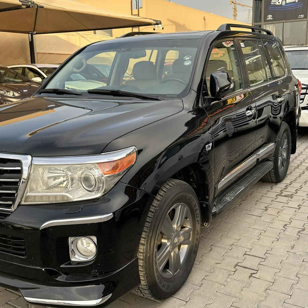 سلام عليكم 
تويوتا لاندكروز 
2014VXR
فول موصفات معروفه بموصفاته 
كفاله عامه 
مكان كربلاء
***********
