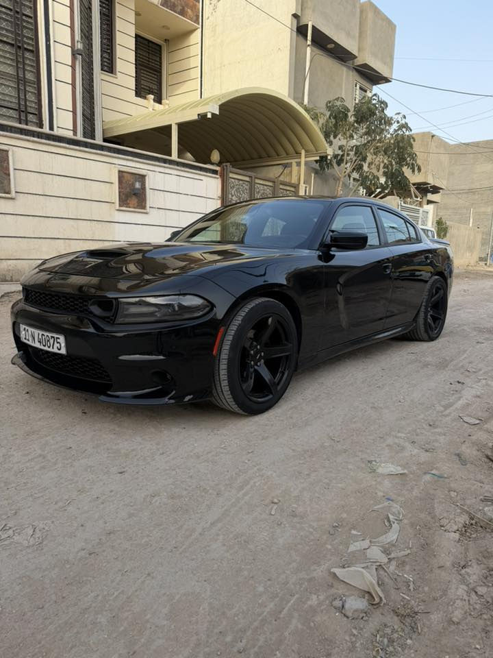 جارجر ٢٠١٦
رقم بغداد باسمي 
مكينه ٣٦٠٠
داخله بيه بس دعاميه
بلعراق صار بيه دور جاملغ خلفي والباب كلير فقط
ويل نجمه اصلي 
تايرات خلفيه ٣١٥
تخم تاير جديد 
حداديه جديده 
محدثه كلها اس آر تي اصلي
مكاني حله 
السعر ١٧٣
***********
