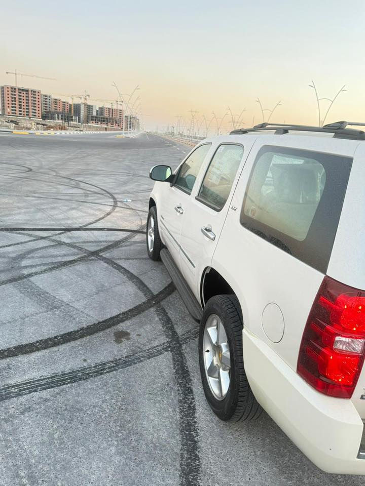 سلام عليكم تاهو ادوات حاويه مكفوله كص وضربه وفتح صبغ مكانات تجميلي موديل2013 ماشيه 170الف خليجيLTZ مكانه بلبصره هاتف***********
