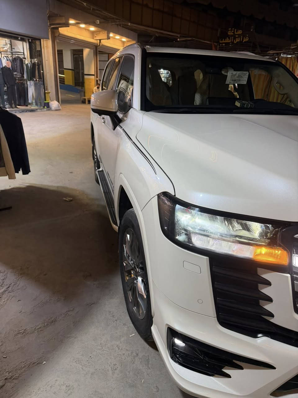 السلام عليكم
‏LAND CRUISER 2024
‏GXR LlMTED SAS 
لاندكروز 2024 ساز تنفس طبيعي 
ماشية 13 الف 
بعدها بضمان الشركة 
سيارة بوضع الزيرو 
السياره فول مواصفات مكفولة كفالة عامة
موجودرقم السليمانية بسمي تحويل ثاني 
يوم  
السعر 76 الف  
مكان السيارة بغداد الجديدة  📍
تواصل 
***********
